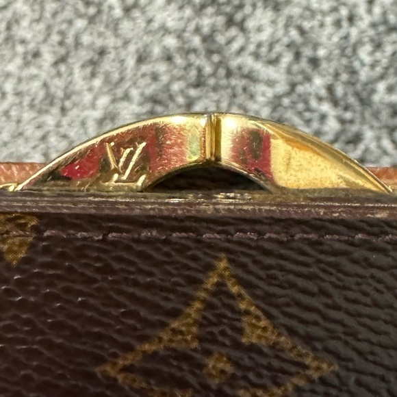 Louis Vuitton kiss lock monogram wallet - Picture 17 of 17